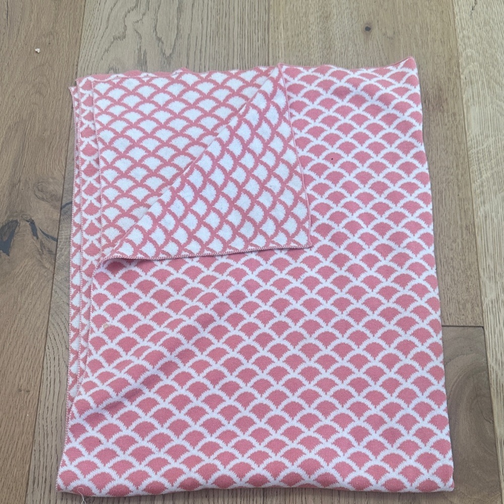Koala baby Pink and White Scallop Pattern Blanket